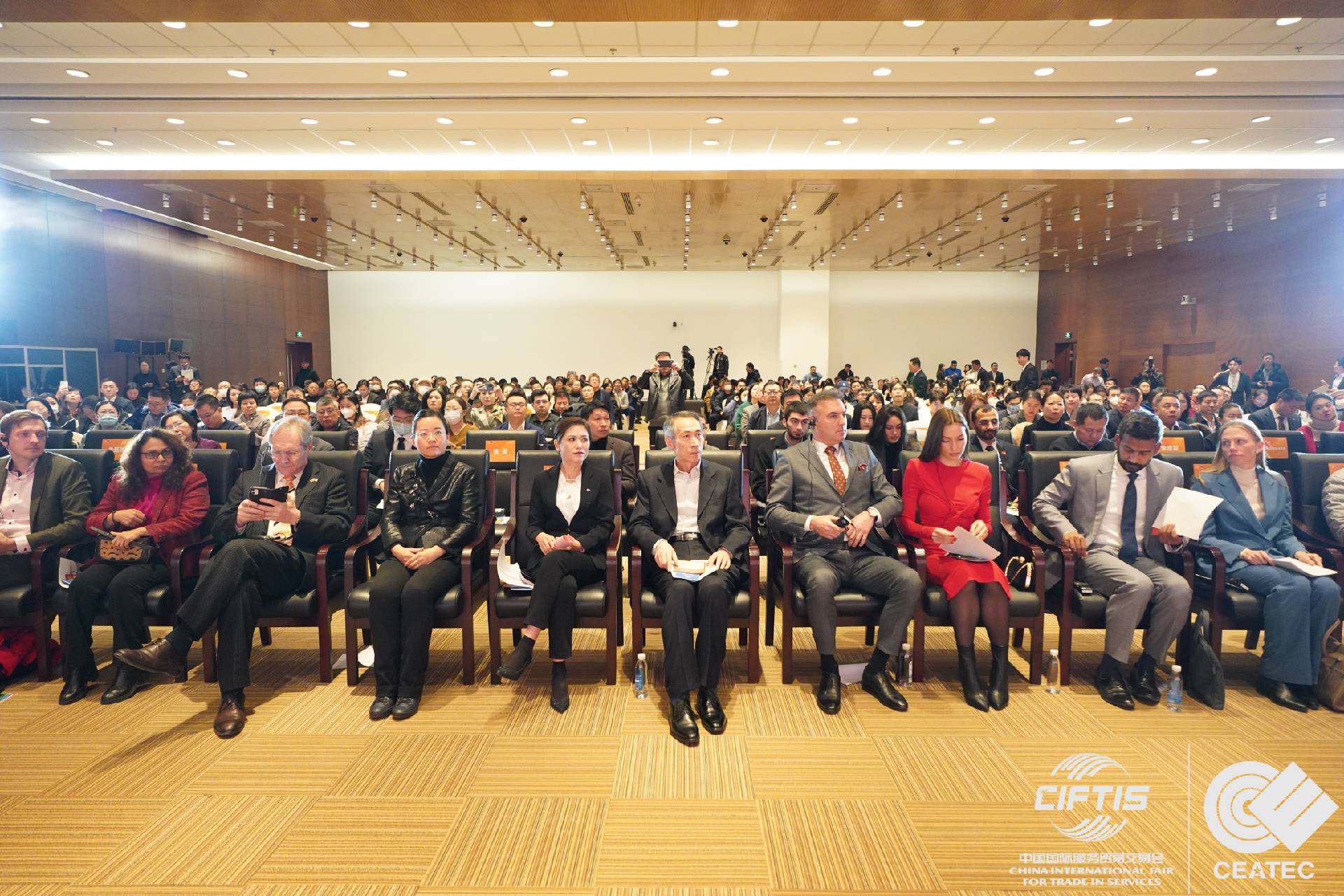 众闯信息科技Instadesk受邀出席2024服贸会新春出海专题推介会