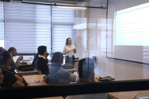 传统培训方式面临困境